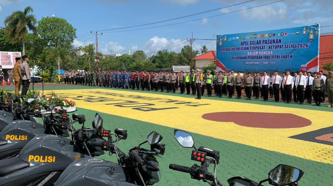 Ratusan personel gabungan saat menjalani apel operasi ketupat seligi 2026, Kamis (12/3). F. Mohamad Ismail/Batam Pos