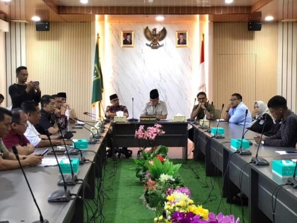 Rapat Dengar Pendapat (RDP) DPRD Kota Batam dengan sejumlah pihak terkait tragedi tenggelamnya tug boat di Perairan PT ASL. F. M. Syahban/ Batam Pos