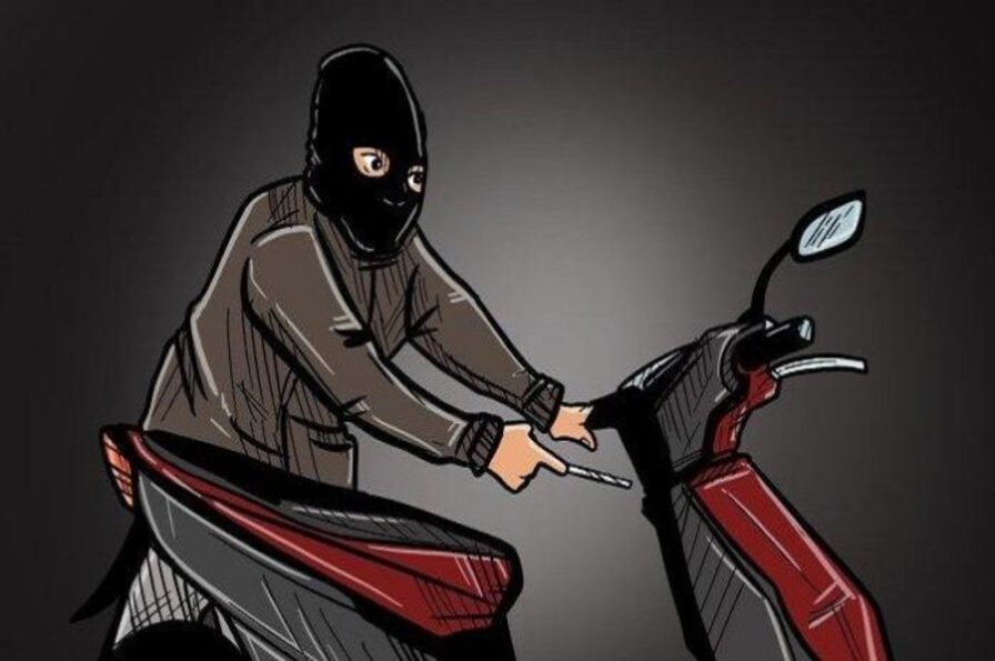 Ilustrasi pencuri motor.