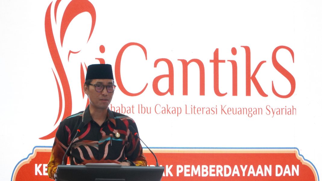 Kepala OJK Kepri, Sinar Danandjaya saat menyampaikan sambutan terkait Sicantiks. F. Istimewa