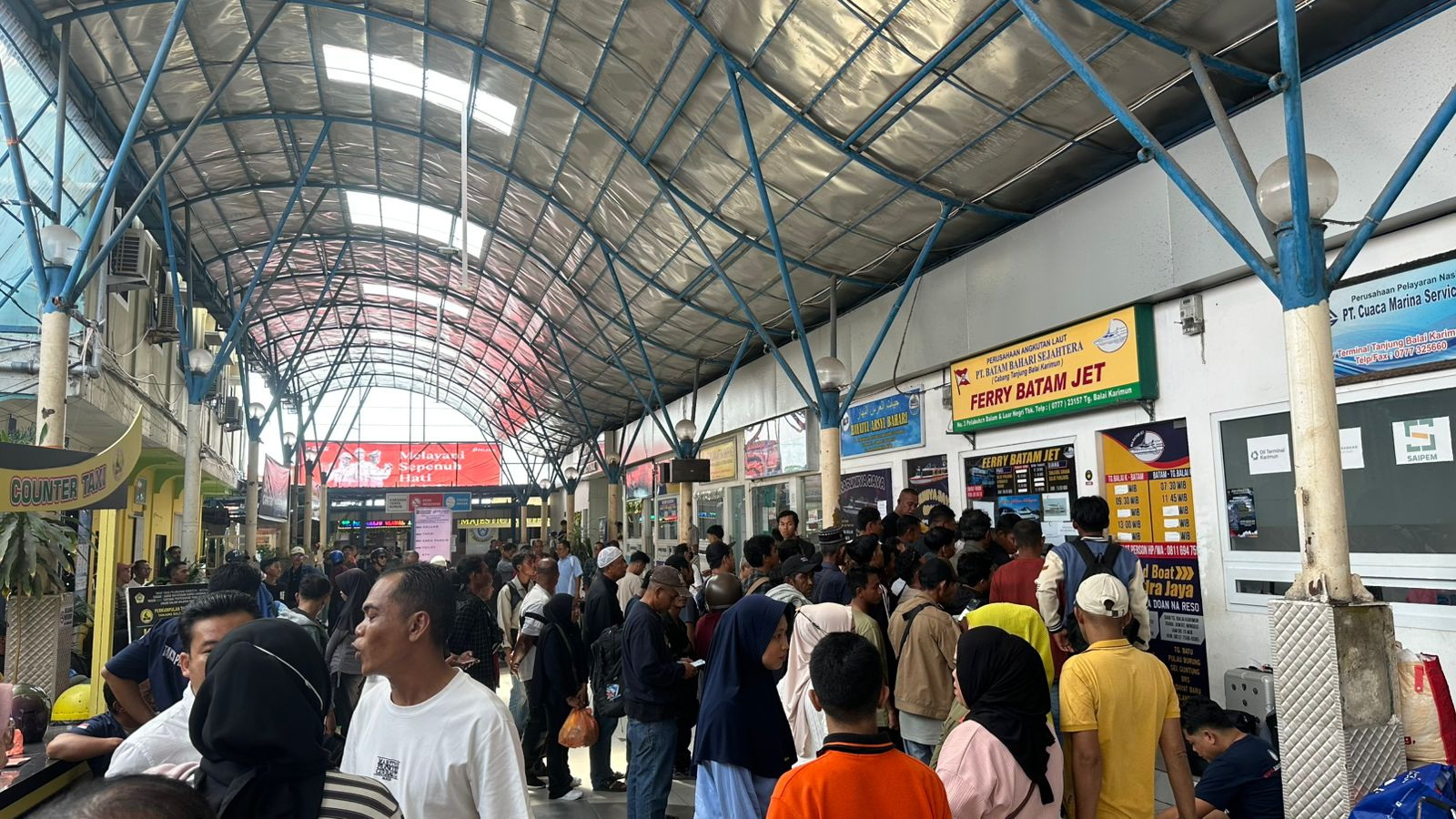 Kondisi Pelabuhan Utama Tanjungbalai Karimun yang dipadati calon penuimpang yang akan mudik, Selasa (17/3/2026). F Sandi Pramosinto/Batam Pos
