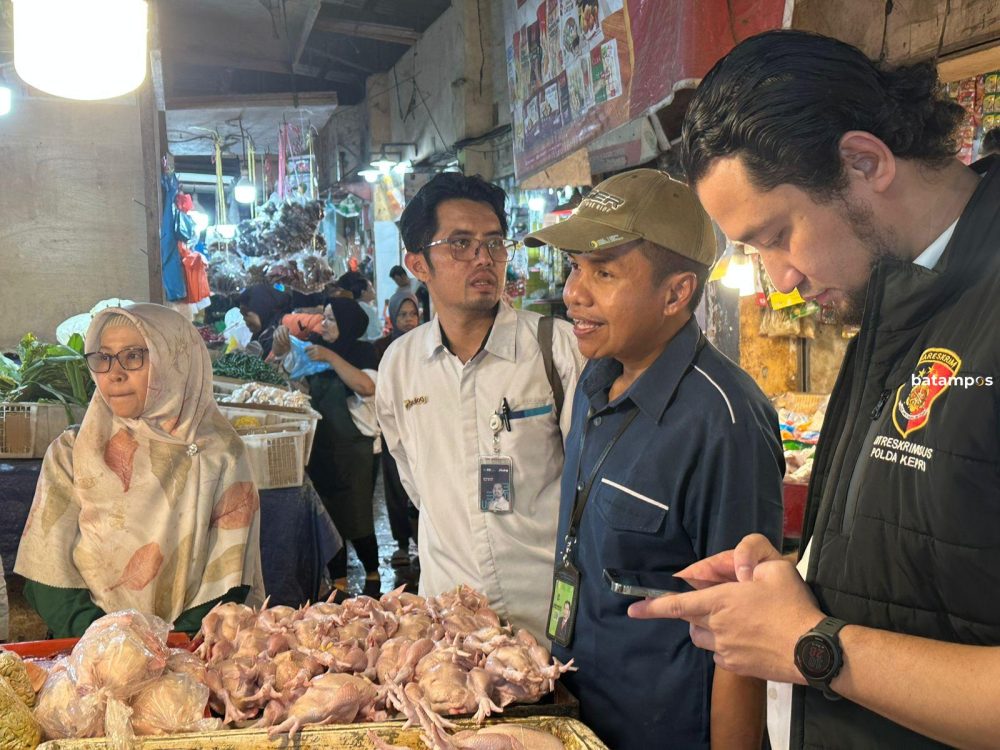 Satgas Pangan melakukan inspeksi mendadak (sidak) harga bahan pokok di pasar tradisional di Batam.