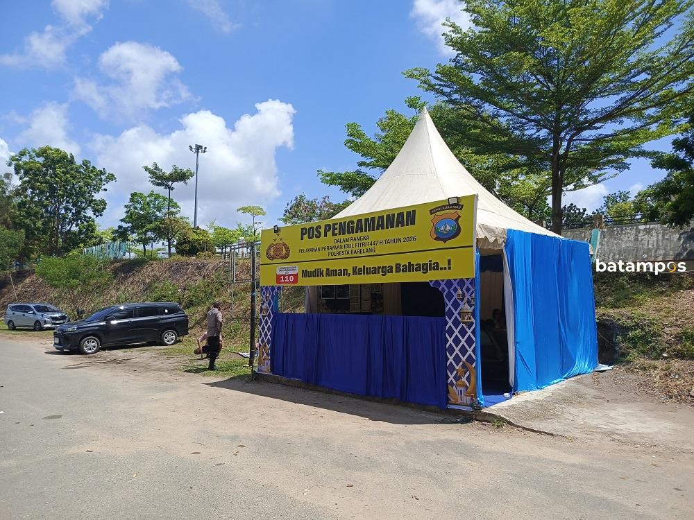 Pos pengamanan Jembatan I Barelang.