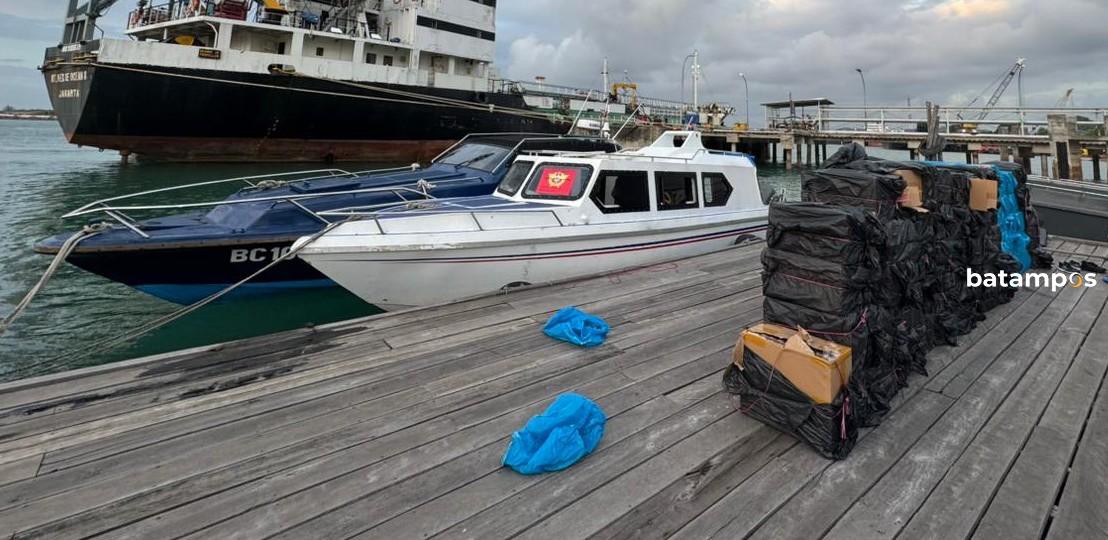 Speedboat yang kandas berisi rokok ilegal diamankan Bea Cukai Batam. F. Istimewa