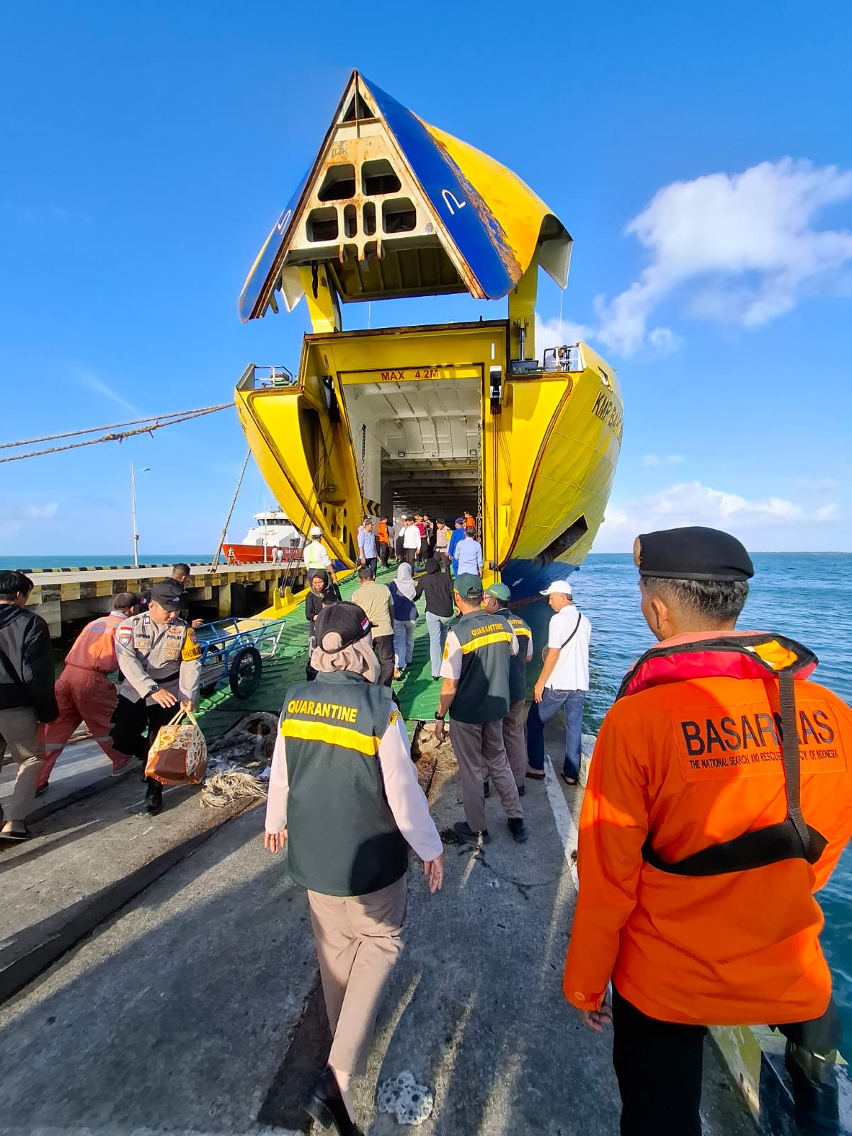Karantina Kepulauan Riau menggelar operasi patuh Karantina di Pelabuhan Penagi, Natuna, Selasa (17/3/2026). Operasi patuh menyasar KMP Bahtera Nusantara 01. F Karantina Kepri untuk Batam Pos