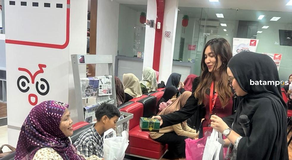 Honda Kepri berbagi dengan konsumen. f Istimewa
