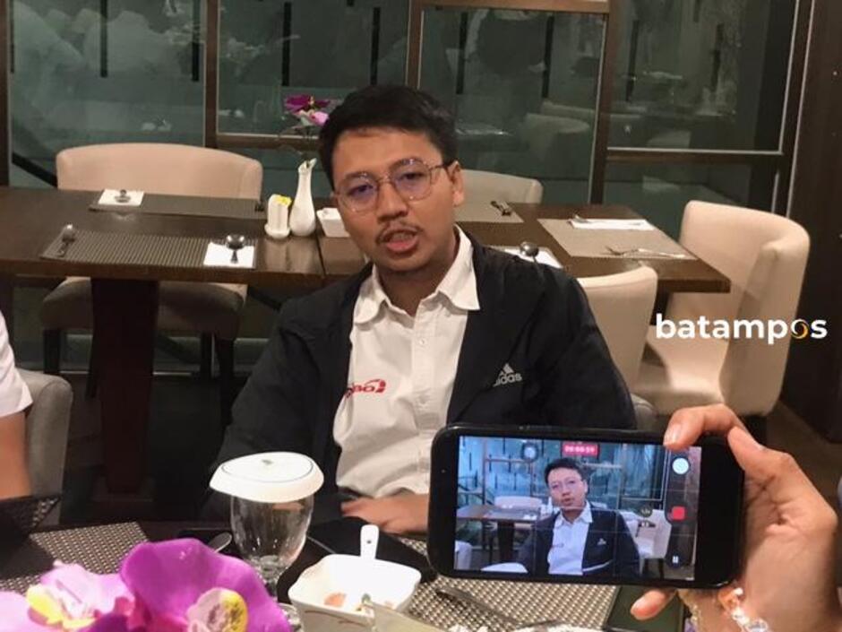 Sales Branch Manager Kepri Gas Pertamina Patra Niaga, Hanif Pradipta Nur Shalih, saat ditemui Batam Pos, Senin (16/3) sore. Foto: M. Sya&rsquo;ban / Batam Pos