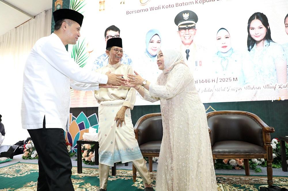 Wali Kota Batam/Kepala BP Batam, Amsakar Achmad, menyampaikan rencana pelaksanaan open house Idulfitri terpadu di Wisma Batam dengan konsep sederhana. F. Istimewa