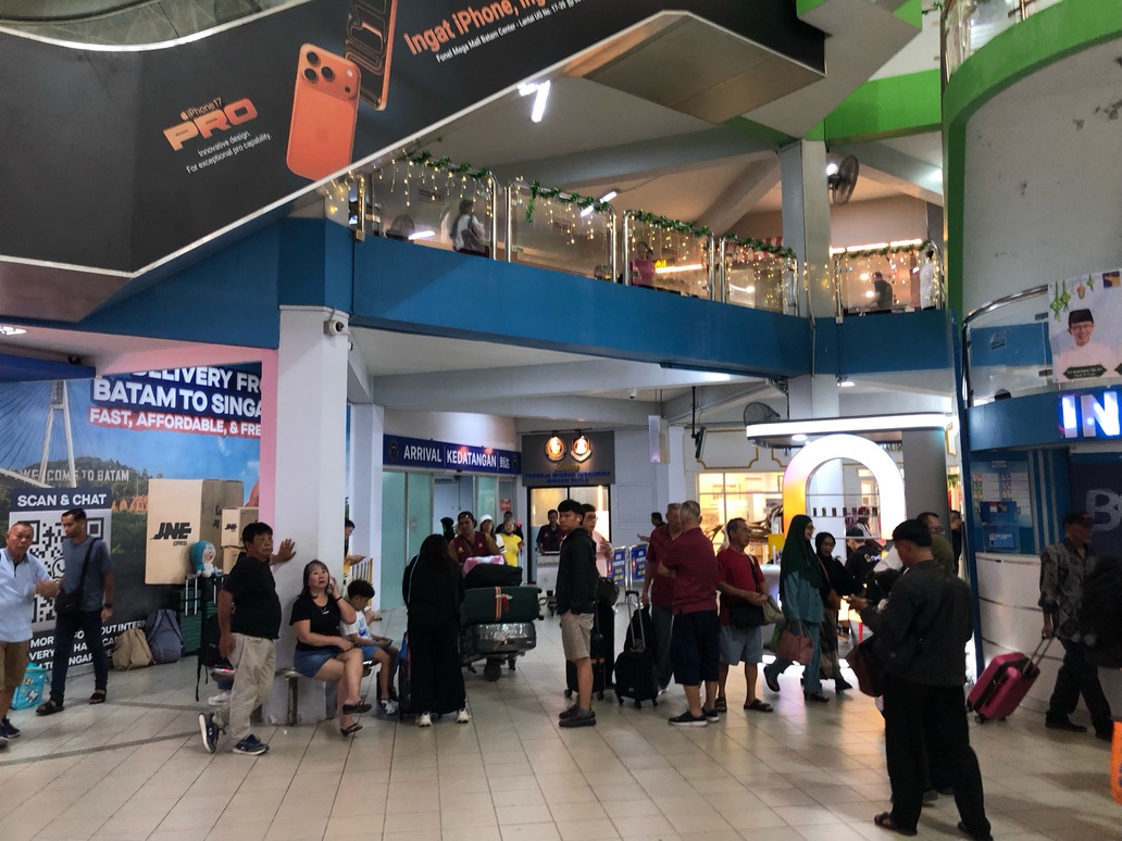 pergerakan penumpang di Pelabuhan Internasional Batam Centre menunjukkan peningkatan, Selasa (24/3.