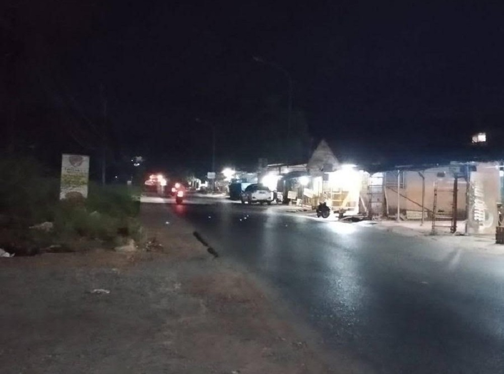 Kondisi Jalan S Parman, Seibeduk yang gelap akibat padamnya lampu penerangan jalan umum (PJU). F. Zavila untuk Batam Pos