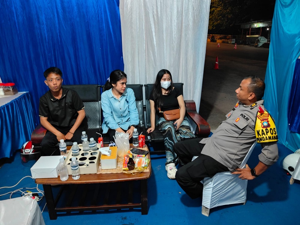 Seorang wanita di Batam berhasil diselamatkan dari upaya bunuh diri di Barelang berkat kepekaan pengemudi ojol dan respons cepat polisi. F. Istimewa