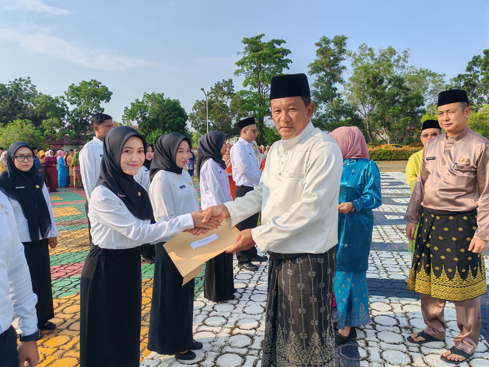 Pj Sekda Kabupaten Karimun, Djunaidy menyerahkan SK pengangkatan PPPK beberapa waktu lalu. Adanya pembatasan anggaran belanja pegawai, maka kinerja PPPK pun mulai ditata.