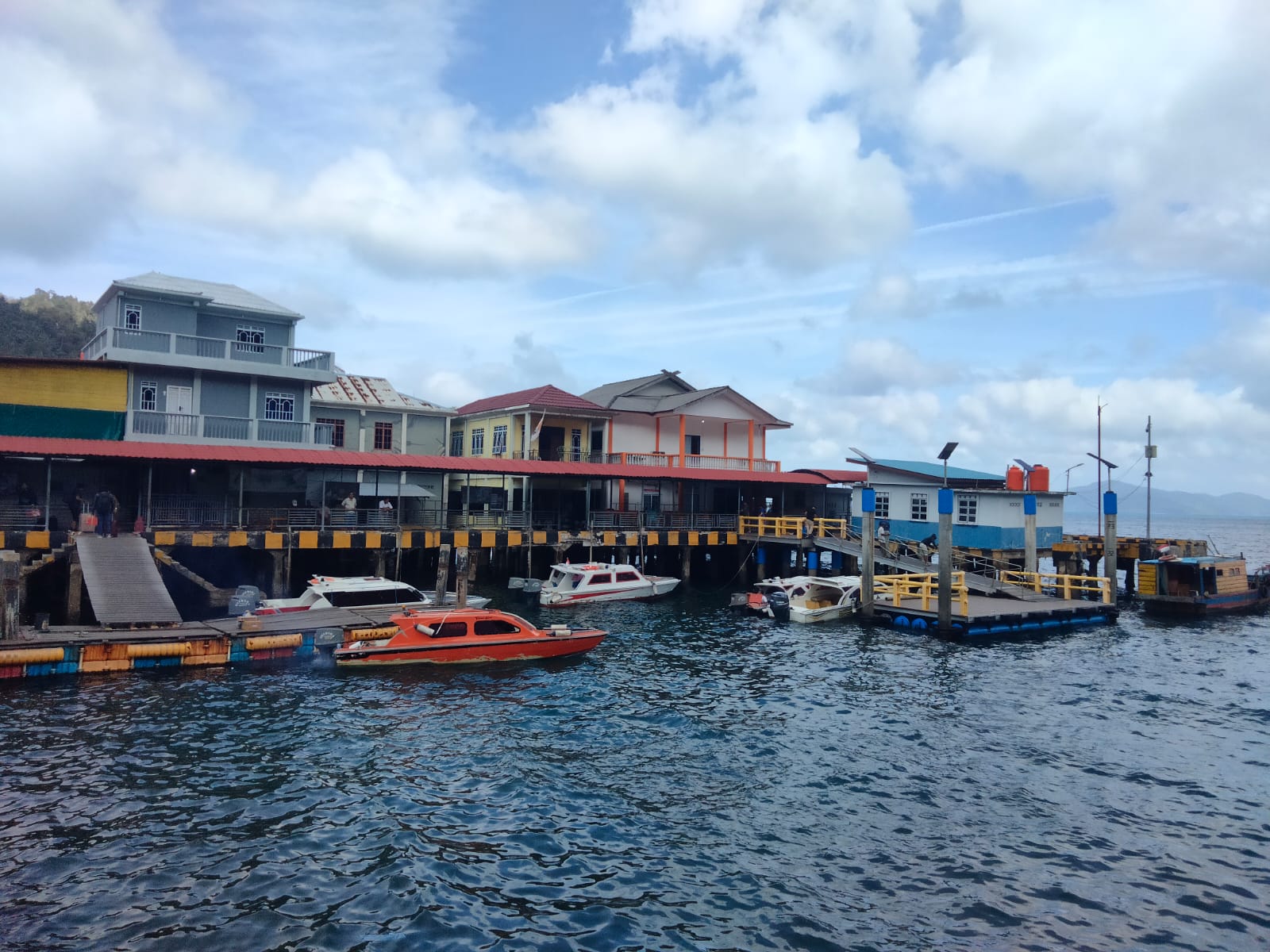 Sejumlah speed boat sedang bersandar di Pelabuhan Sri Siantan Tarempa. Peminat transportasi ini tetap stabil meski ada saingan dengan hadirnya kapal Roro. F Ihsan Imaduddin/Batam Pos