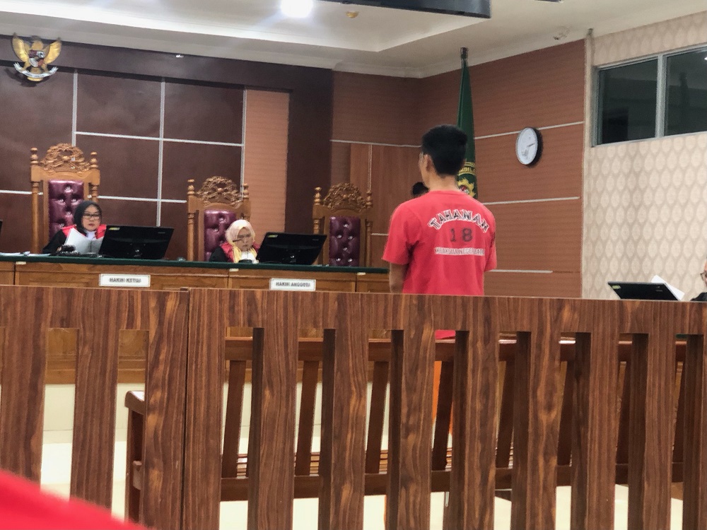 Terdakwa kasus penyelundupan emas senilai Rp4,8 miliar menjalani sidang putusan di Pengadilan Negeri Batam. F. Azis Maulana/Batam Pos