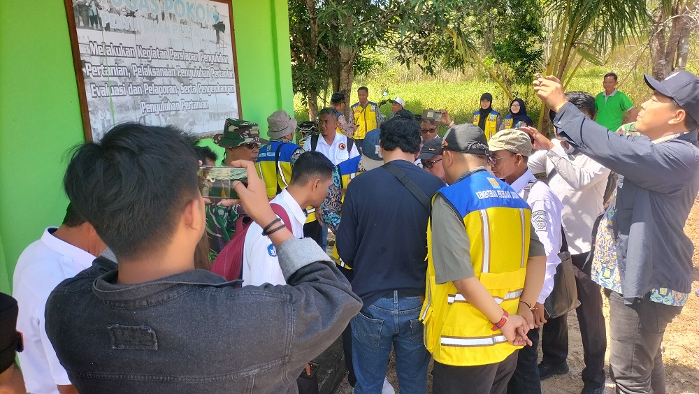 Kunjungan tim Kementerian PUPR ke lokasi yang akan dibangun Sekolah Rakyat (SR) di Kota Pirus, Desa Kundur, Kecamatan Kundur Barat, Kabupaten Karimun beberapa waktu lalu. F. Istimewa