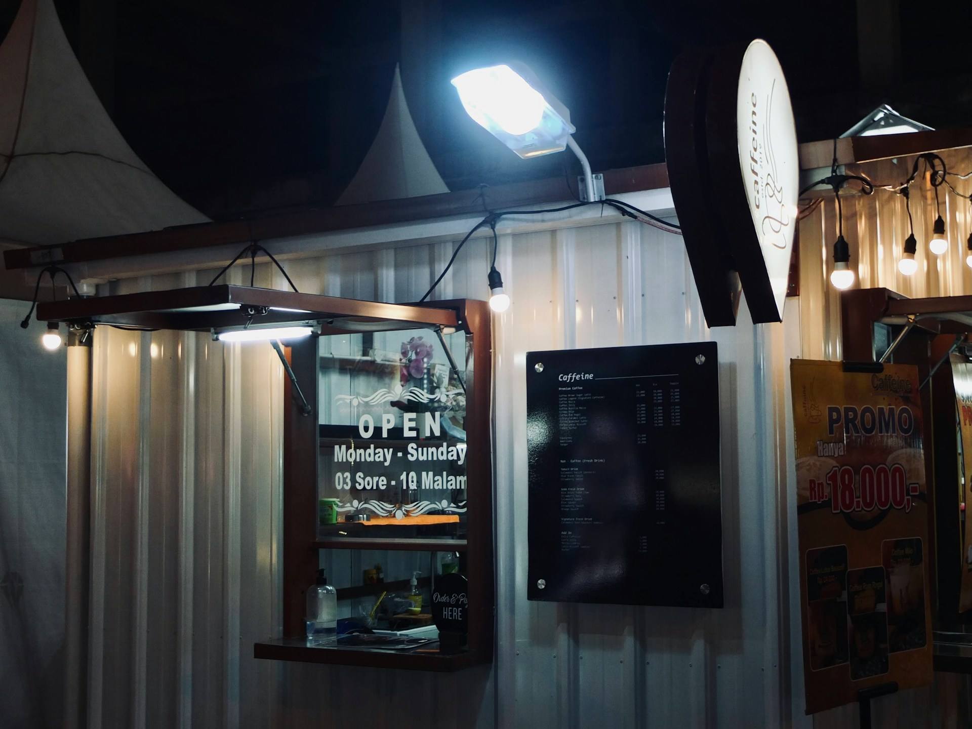 Ilustrasi street coffee.