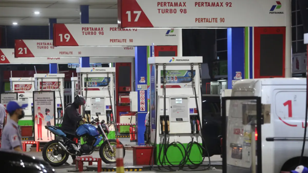 Ilustrasi pengendara membeli BBM di SPBU Pertamina. F. Salman Toyibi/Jawa Pos