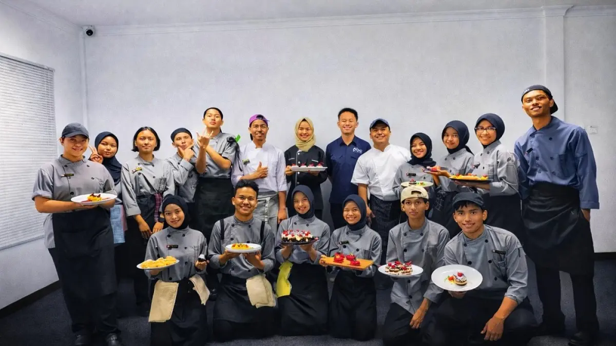 Mahasiswa Politeknik Bintan Cakrawala (PBC) saat mengikuti rangkaian kegiatan internasional yang menghadirkan dua praktisi kuliner Indonesia yang berkarier di Jerman, Chef Muhammad Tirta dan Chef Cinta Nanda Ayu Vrismadi. F. Kiriman Politeknik Bintan Cakrawala untuk Batam Pos