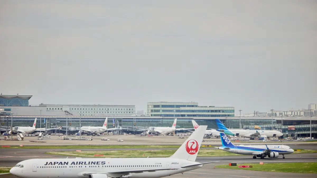 Japan Airlines (JAL) dan All Nippon Airways (ANA) menaikkan biaya tambahan bahan bakar untuk penerbangan. (https://x.com/MeetOurWorld)