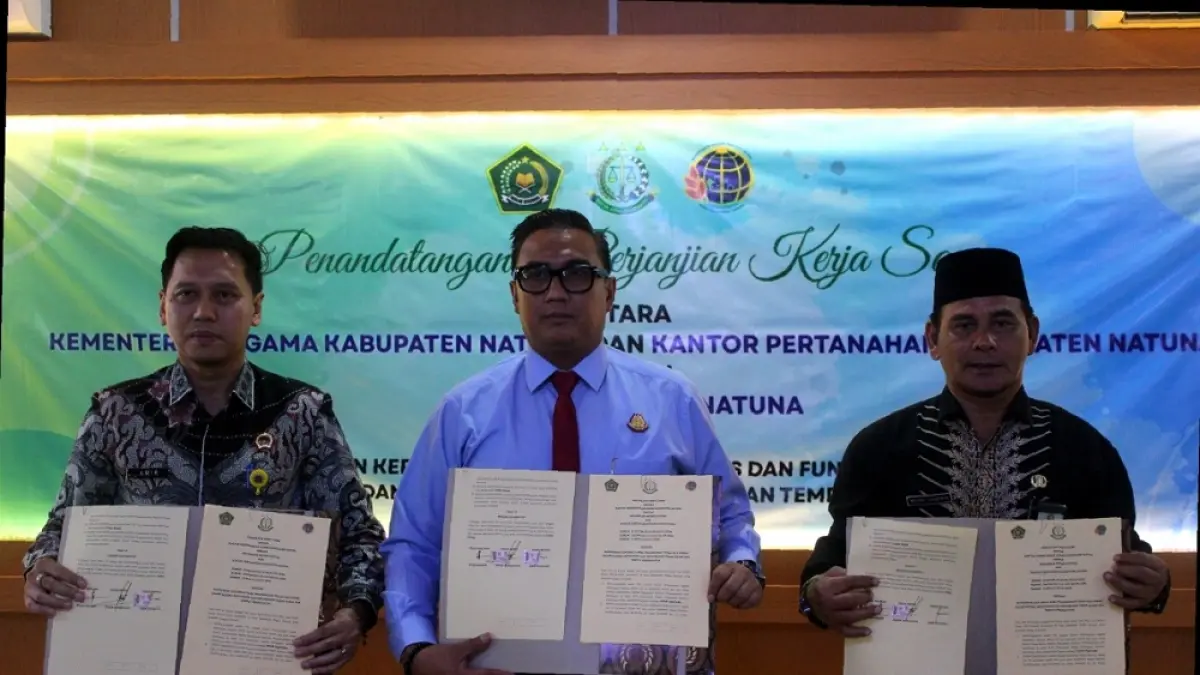 Kepala Kemenag Natuna, Shobirin bersama Kajari Erwin dan Kepala Pertanahan, Amir Nugroho. F. Galang untuk Batam Pos