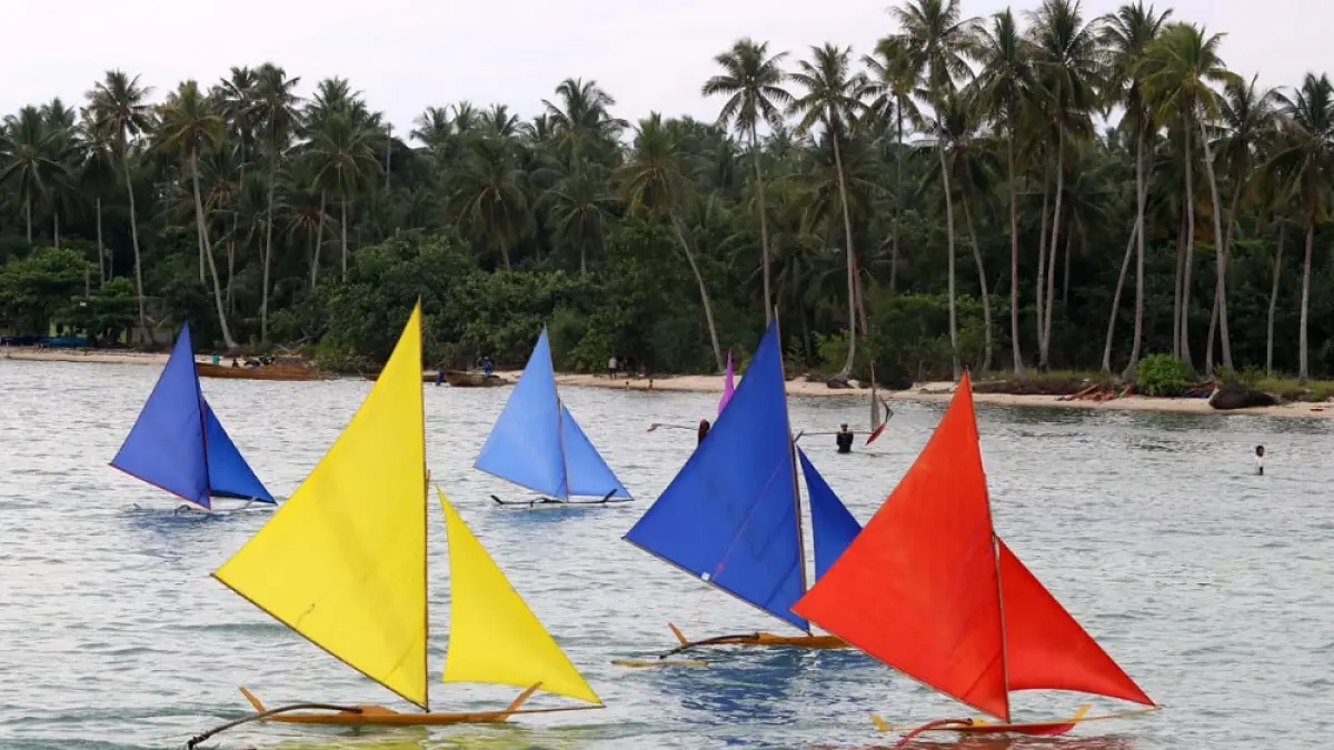 Permainan jong di Pulau Penyengat Tanjungpinang. F. Yusnadi Nazar/Batam Pos