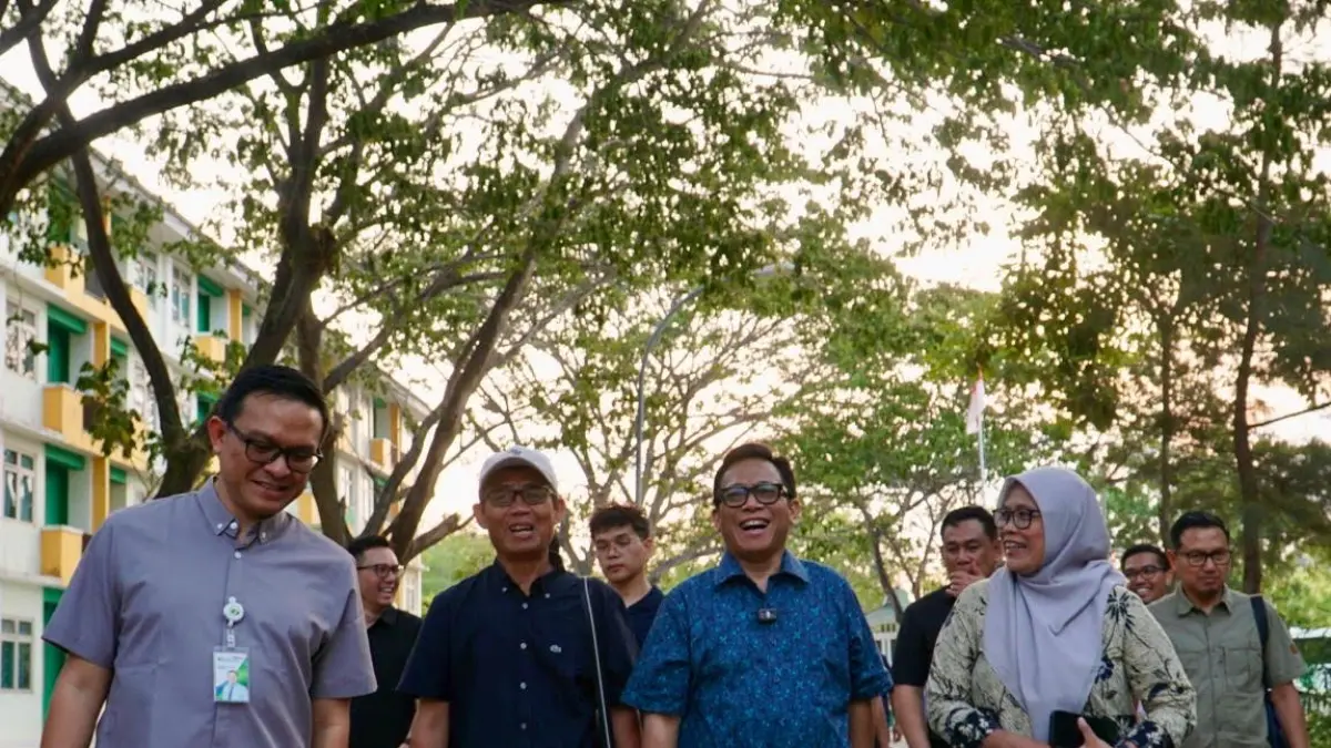 DIREKTUR Utama BPJS Ketenagakerjaan Saiful Hidayat bersama Direktur Keuangan dan Manajemen Risiko Bambang Joko Sutarto meninjau langsung fasilitas hunian Griya Pekerja BPJS Ketenagakerjaan di Batam, Sabtu (4/4/2026). F Azis Maulana/Batam Pos