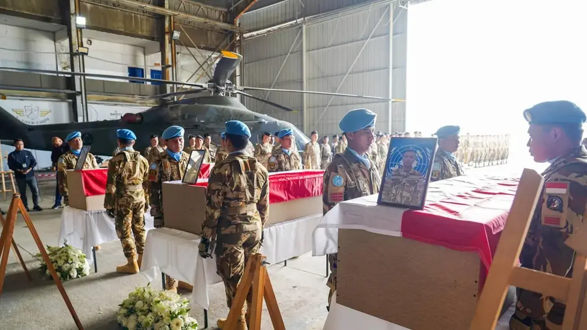 Jenazah 3 prajurit TNI yang gugur dalam tugas menjaga perdamaian dunia di Lebanon Selatan akan tiba di Indonesia Sabtu sore.