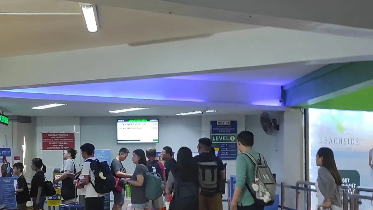 Suasana Pelabuhan Internasional Batam Centre terlihat ramai oleh aktivitas pengunjung baik yang datang maupun yang pergi. F Cecep Mulyana/Batam Pos