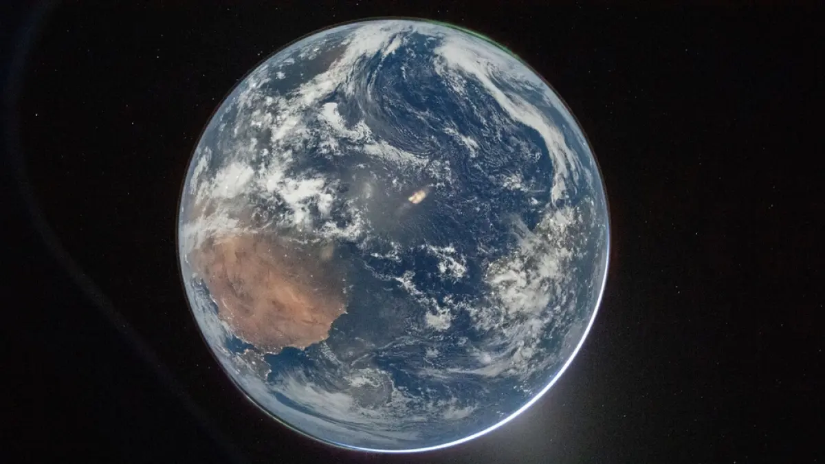 Foto penampakan Bumi dirilis oleh NASA. (x.com/geerlingguy)