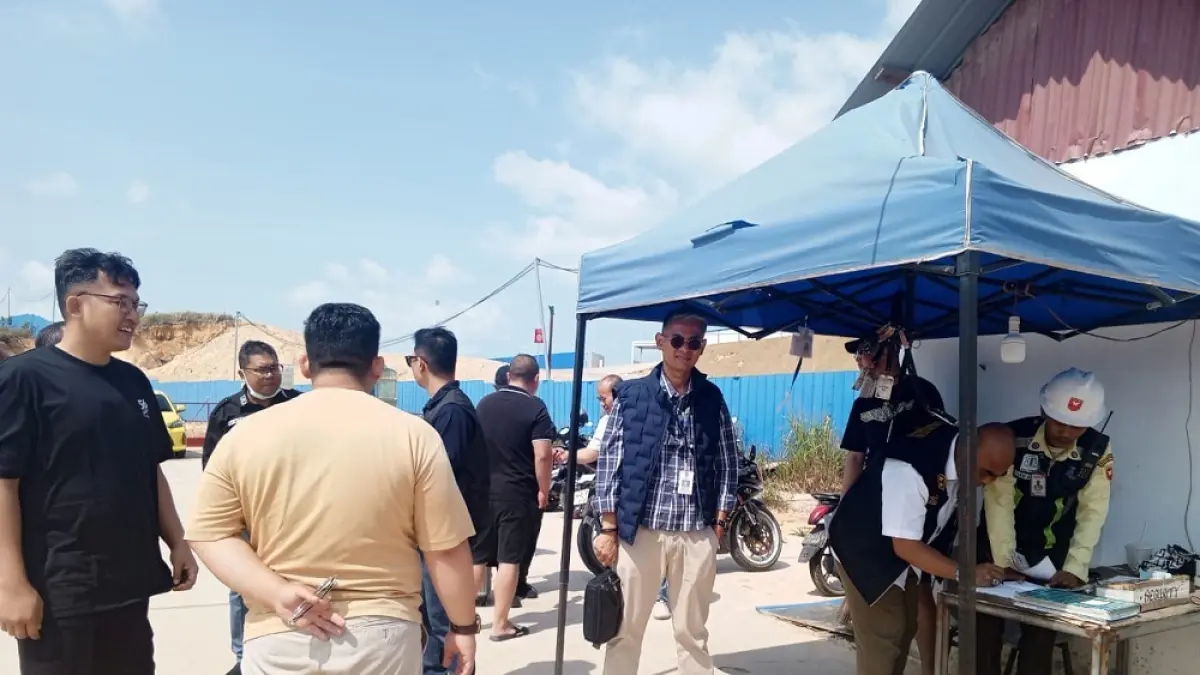 Satgas Pengawasan TKA Disnakertrans Kepri saat melakukan sidak di PT. SBI Batam beberapa waktu lalu. F. Disnakertrans Kepri untuk Batam Pos