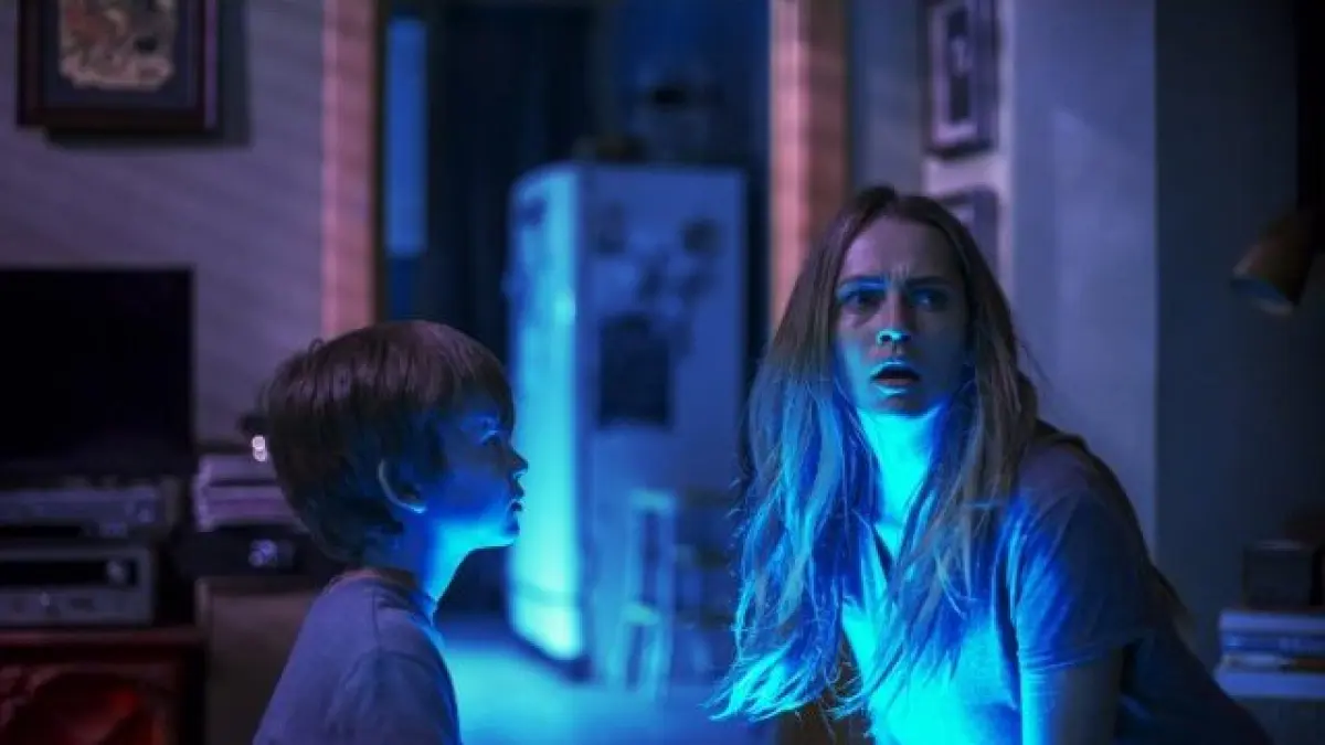 Sekuel film Lights Out resmi dikembangkan. (x.com/BoxOfficeMovie_)