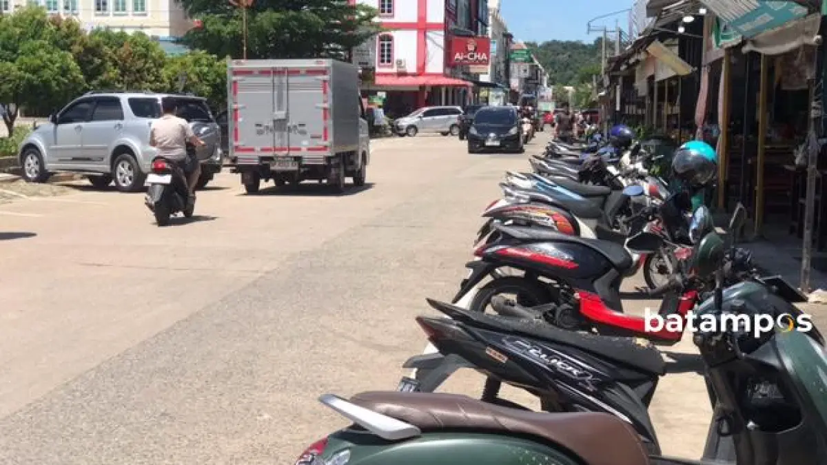 Suasana di parkiran Pasar Pujasera Tiban Center. Foto: Syahban/Batam Pos