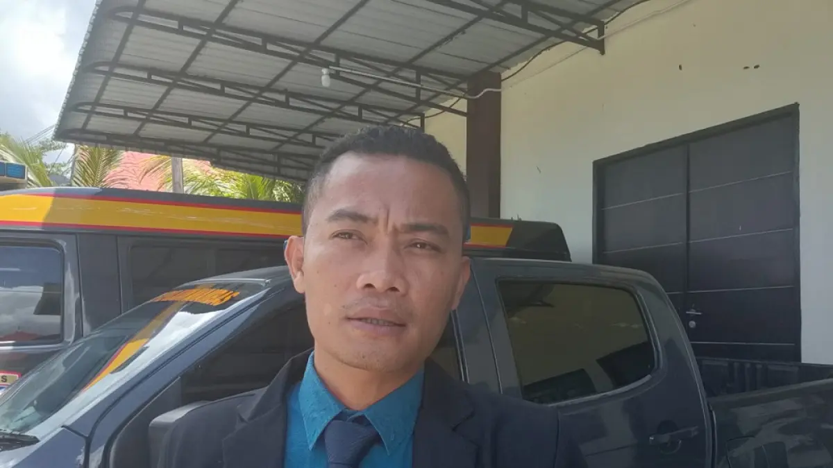 Kuasa hukum Nur Meifiani, Sahala Gultom saat dijumpai di Mapolres Kepulauan Anambas. F. Ihsan Imaduddin/Batam Pos