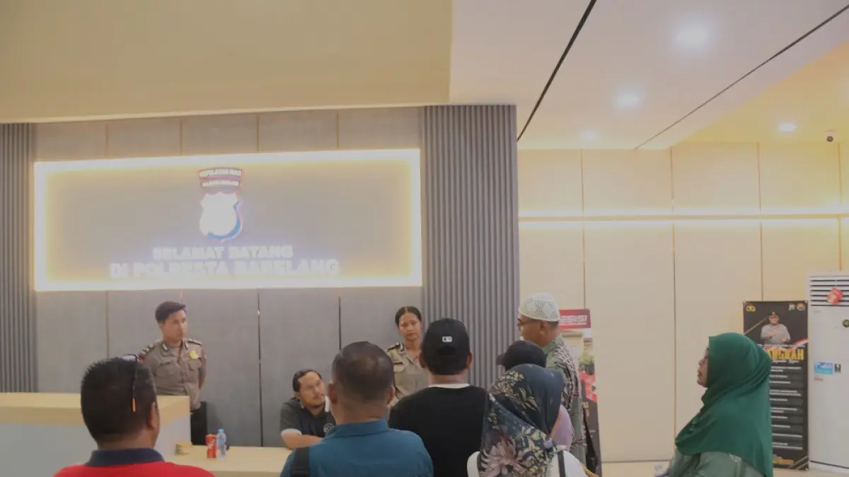 Sejumlah korban kasus dugaan penipuan showroom mobil di Batam melapor ke Polresta Barelang. F. Eusebius Sara/Batam Pos