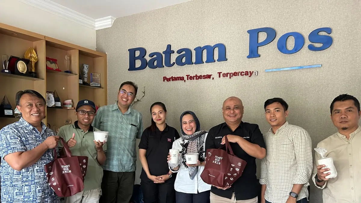 Tim Toast Box melakukan kunjungan ke Batam Pos sebagai bagian dari rencana ekspansi bisnis kuliner di Batam. Foto: Ari Akbar/Batam Pos