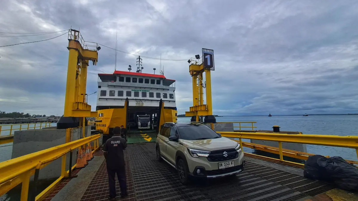 Kendaraan dari Batam yang tiba di Pelabuhan ASDP Tanjunguban, Bintan. F.Slamet Nofasusanto/Batam Pos