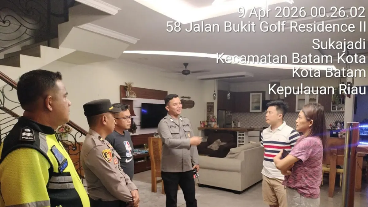Jajaran Polsek Batamkota memediasi keributan rumah tangga yang melibatkan WNA di Sukajadi, Batamkota. F. Humas Polsek Batamkota untuk Batam Pos