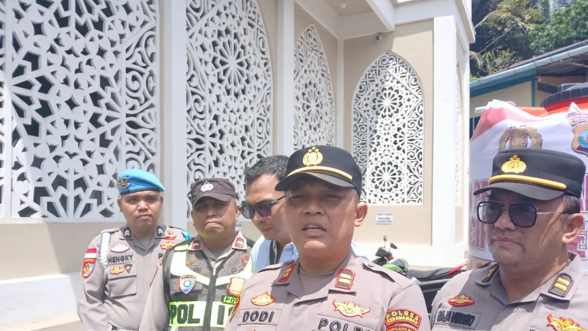 KAPOLSEK Siantan, Iptu Dodi Setiawan saat dimintai keterangan terkait murid aniaya guru Karena menyita HP saat proses belajar mengajar di SMP N 1 Siantan, Kamis (9/4/2026). F Ihsan Imaduddin/Batam Pos
