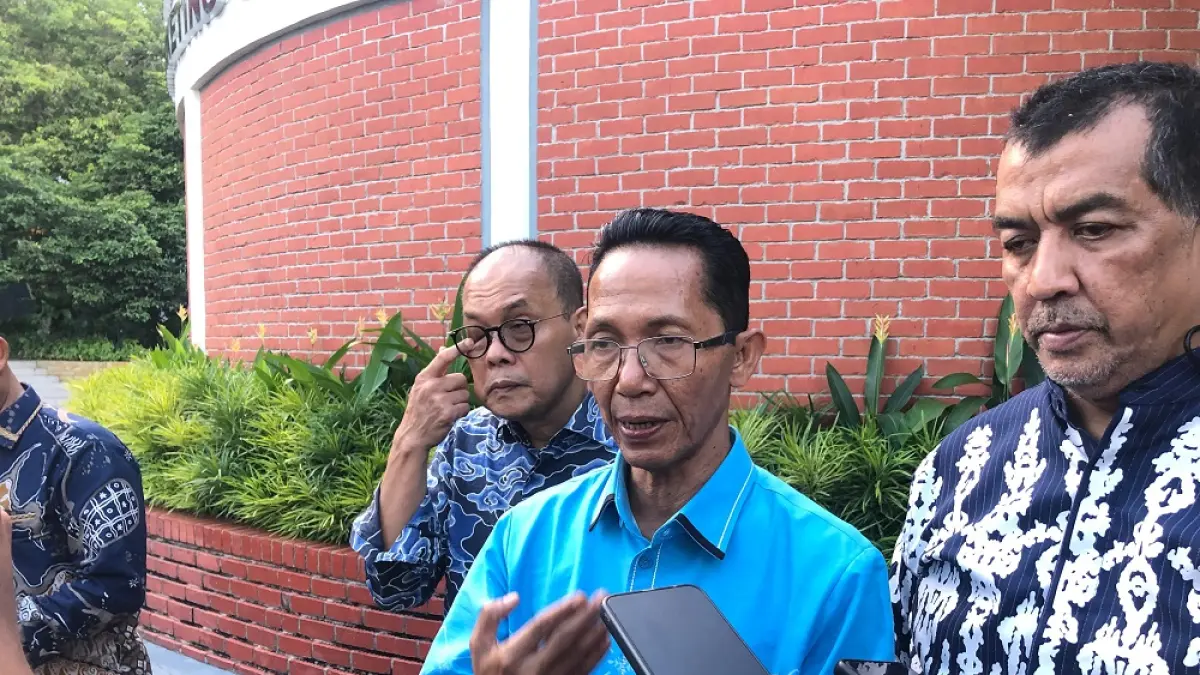 Kepala BP Batam, Amsakar Achmad, memberikan keterangan soal tata kelola kawasan industri di Batam yang mendapat sorotan dari KPK. F. Azis Maulana/Batam Pos
