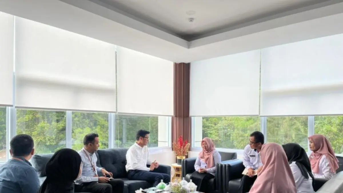 Otoritas Jasa Keuangan (OJK) Provinsi Kepulauan Riau memperkuat strategi peningkatan kesejahteraan masyarakat melalui kolaborasi dengan Badan Kependudukan dan Keluarga Berencana Nasional (BKKBN). F. Azis Maulana/ Batam Pos
