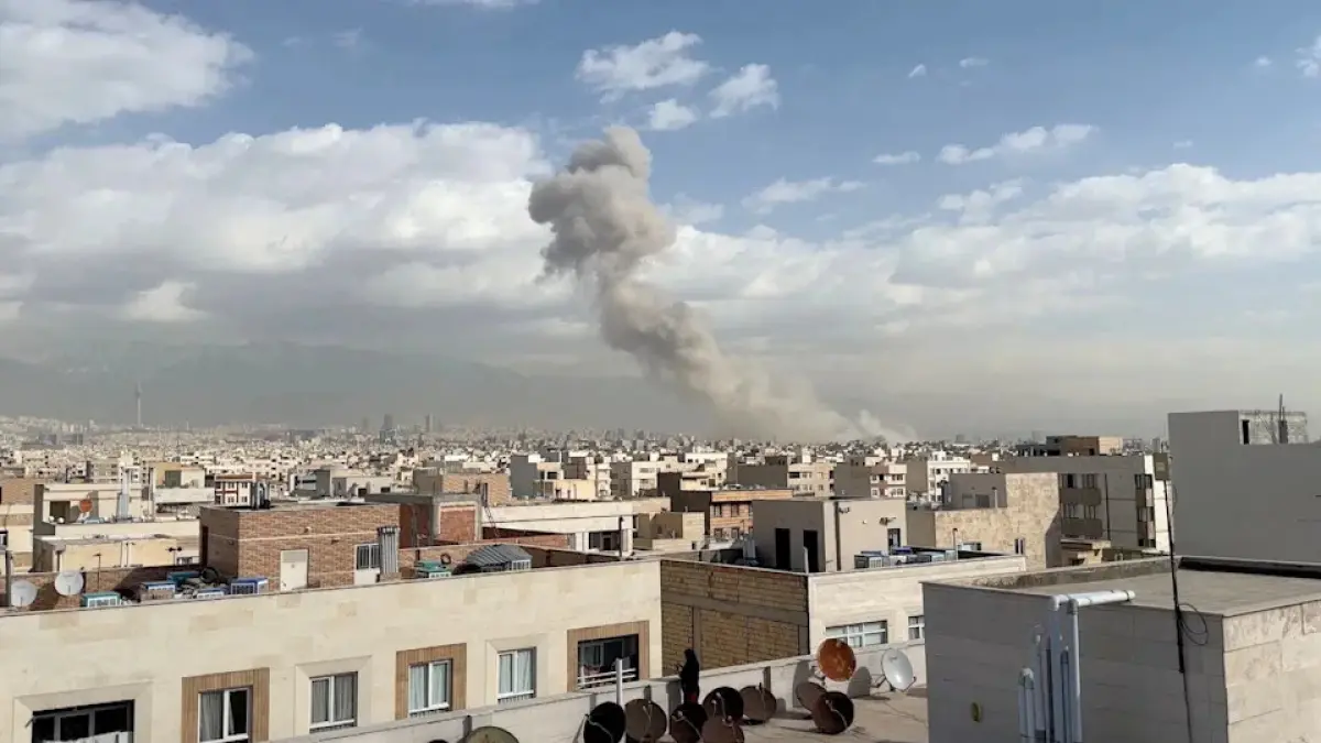 ASAP di langit Teheran, Iran beberapa saat setelah serangan udara AS dan Israel, 28 Februari 2026 lalu. F USA Today