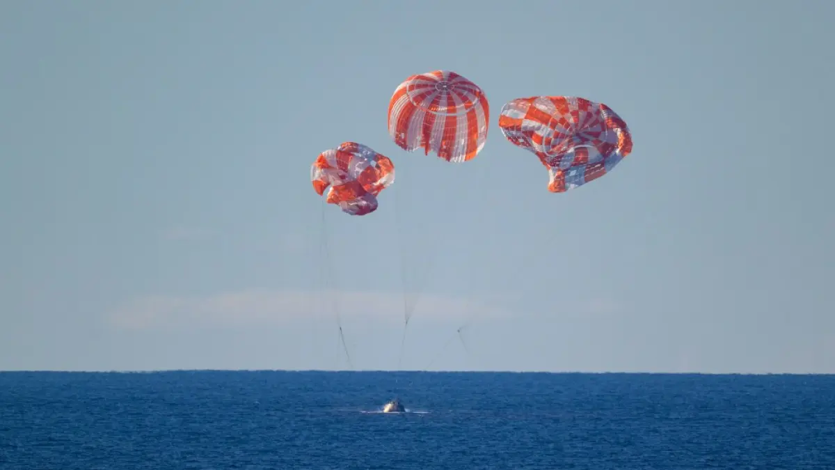EMPAT astronaut misi Artemis II berhasil Selamat melakukan pendaratan (splashdown) di lepas Pantai San Diego, California, Samudera Pasifik, Sabtu (11/4/2026) pagi waktu Indonesia. Pendaratan ini terlambat 20 detik dari perkiraan NASA. F NASA