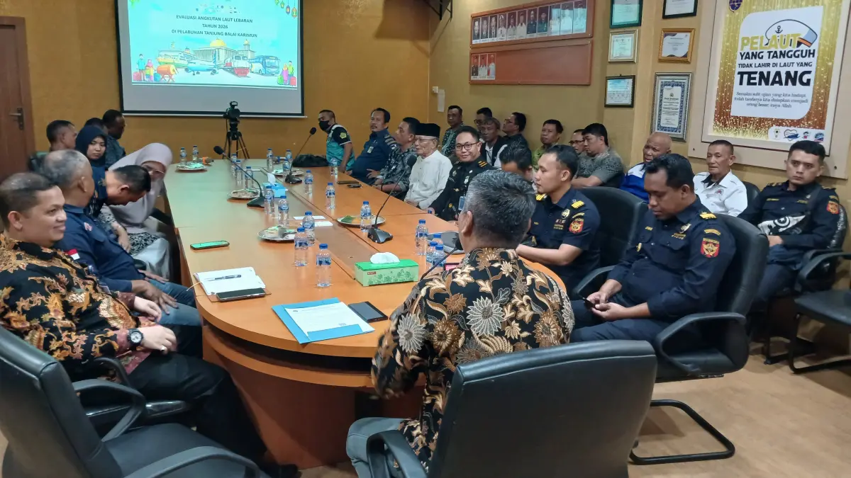 Rapat koordinasi dan penutupan secara resmi Posko Angleb 2026 di KSOP Kelas 1 Tanjungbalai Karimun. F Sandi Pramosinto/Batam Pos