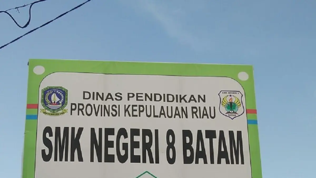 SMK Negeri 8 Batam. F. Istimewa