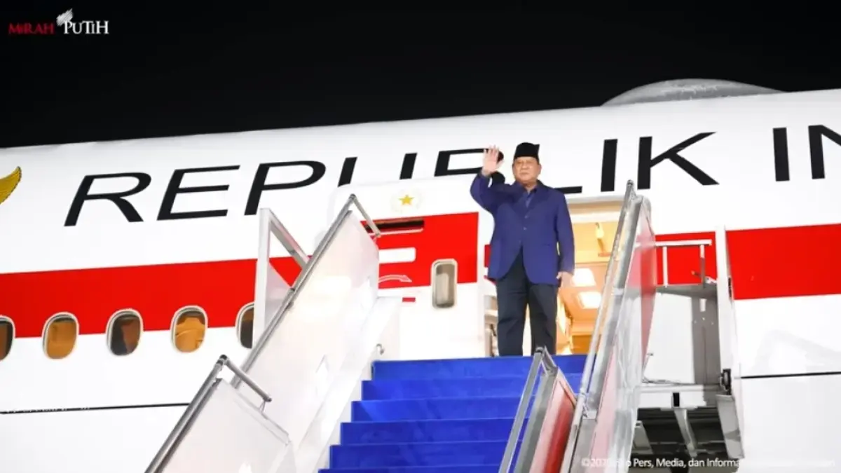 Presiden Prabowo Subianto bertolak menuju Moskow, Rusia melalui Bandara Halim Perdanakusuma, Jakarta, pada Minggu malam (12/4).