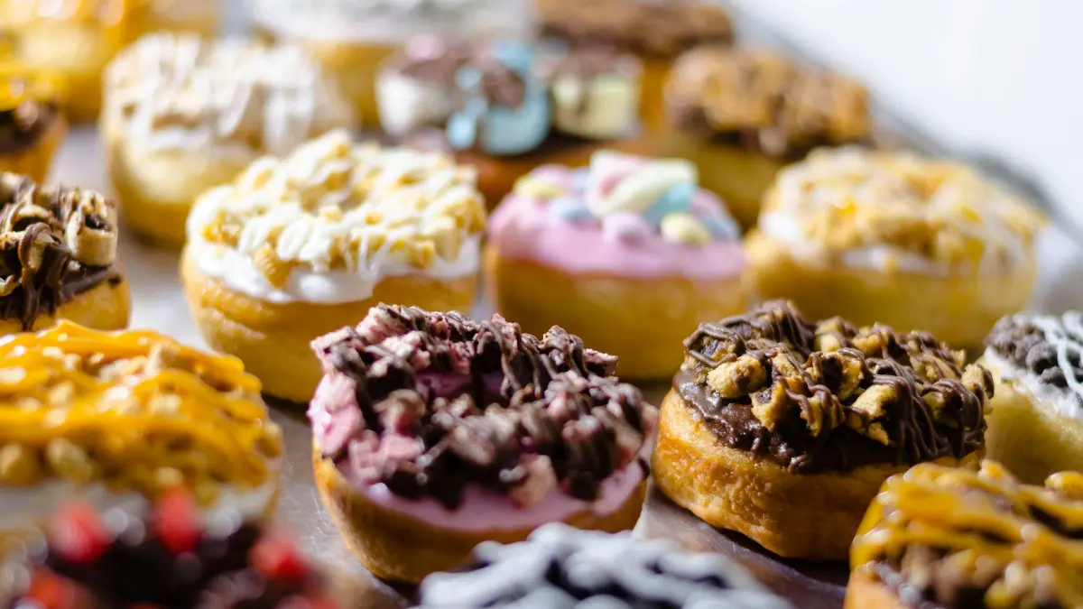 Ilustrasi donat. (unsplash.com/@frederickjmedina)
