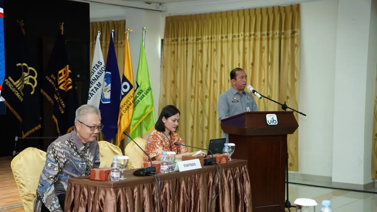 Kepala Divisi Pelayanan Hukum Kanwil Kemenkum Kepri, Hot Mulian Silitonga saat memberikan sambutan dalam diskusi publik RUU Hukum Perdata Internasional. F. Kemenkum Kepri untuk Batam Pos&nbsp;