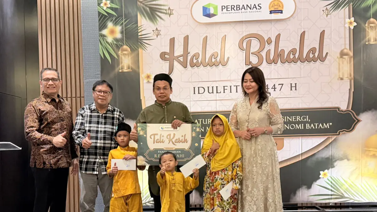 Perhimpunan Bank-bank Nasional (Perbanas) Kepulauan Riau bersama Badan Musyawarah Perbankan Daerah (BMPD) Kepri menggelar Halal Bihalal 1447 Hijriah, Selasa (14/4/2026). Acara ini juga turut memberikan santunan bagi yang membutuhkan. F Perbanas untuk Batam Pos