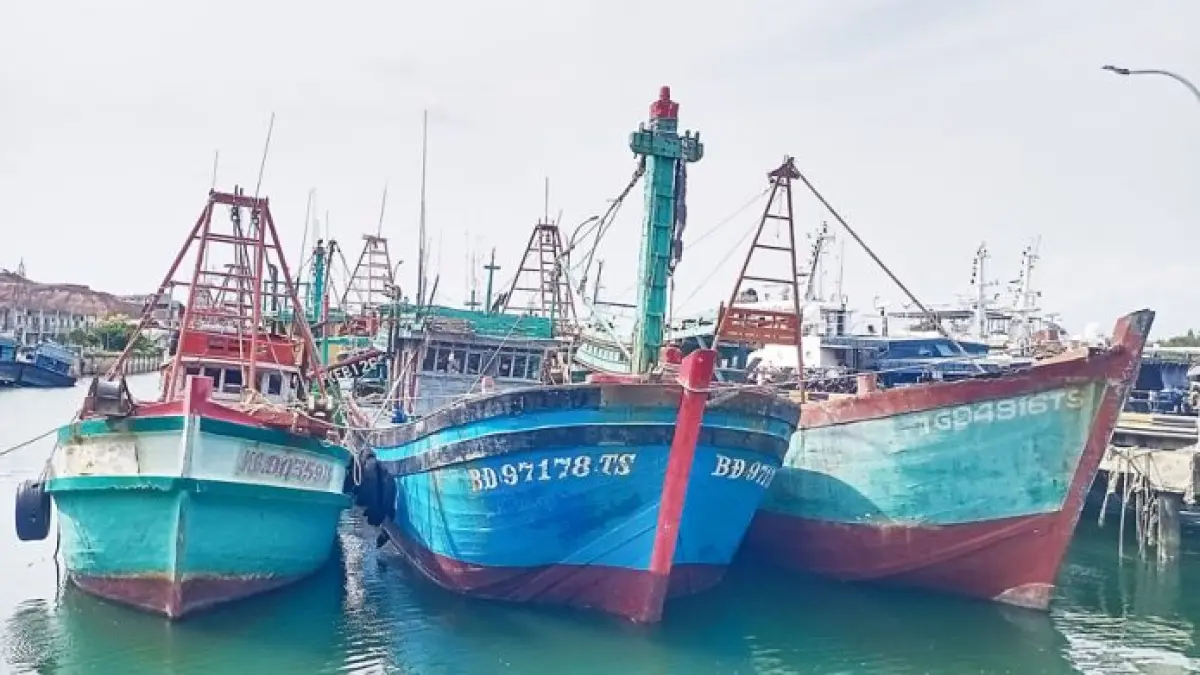 Kapal berbendera asing yang berhasil diamankan PSDKP Batam karena melakukan pencurian ikan ilegal di wilayah Indonesia, di dermaga PSDKP Batam. F. PSDKP untuk Batam Pos