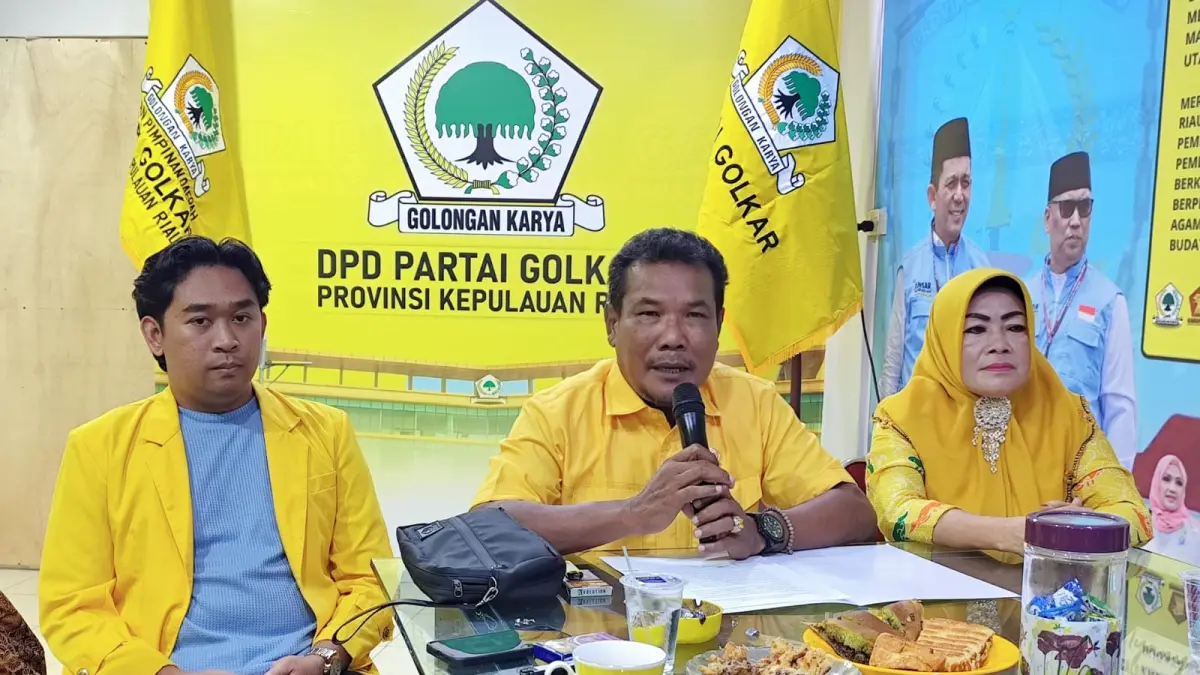 Panitia saat menyampaikan jadwal Musda ke-V dan Pemilihan Ketua DPD Golkar Kepri. F. Mohamad Ismail/Batam Pos